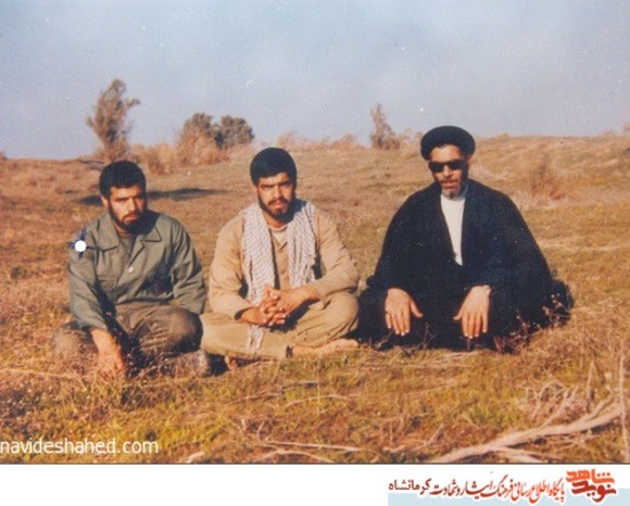 شهید عبدالله رحیمی- نفر اول سمت چپ