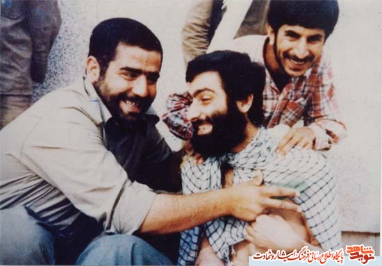 می توانست برای زندگی به آمریکا برود اما به جبهه آمد می توانست برای زندگی به آمریکا برود اما به جبهه آمد