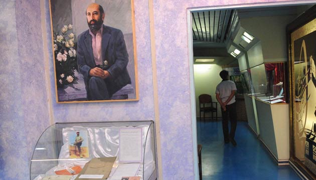برپایی نمایشگاه آثار هنری شهید چمران و شهدای هفتم تیر در موزه مرکزی شهدا برپایی نمایشگاه آثار هنری شهید چمران و شهدای هفتم تیر در موزه مرکزی شهدا