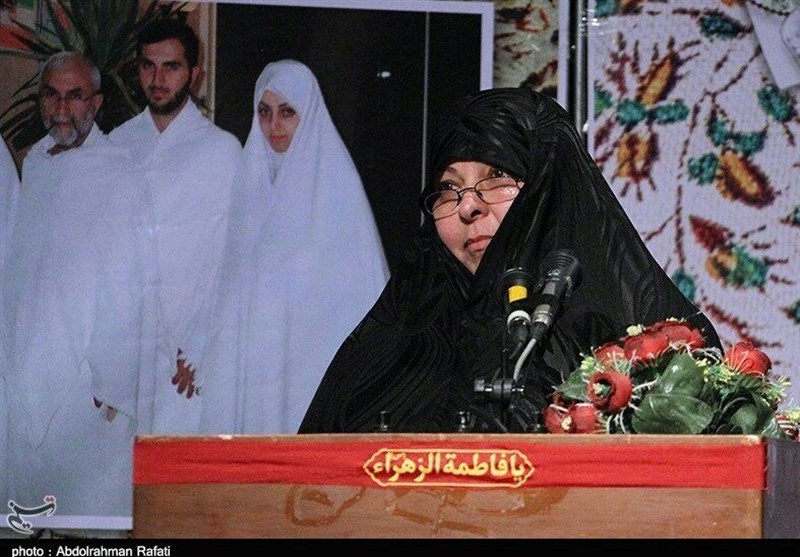 تجلیل از اسوه صبر و انتظار و همسر سردار شهید حسین همدانی تجلیل از اسوه صبر و انتظار و همسر سردار شهید حسین همدانی
