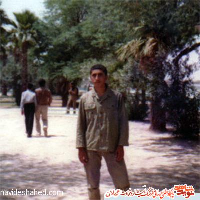 شهيد رضا ستايش/در صف دشمن شکن نماز جمعه شهيد رضا ستايش/در صف دشمن شکن نماز جمعه