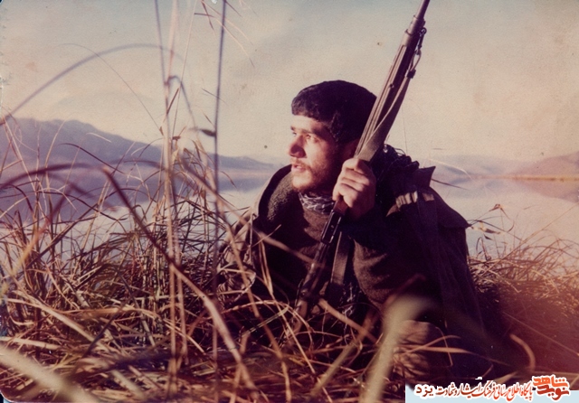 شهید مهدی زارعزاده مهريزي در قاب تصویر شهید مهدی زارعزاده مهريزي در قاب تصویر