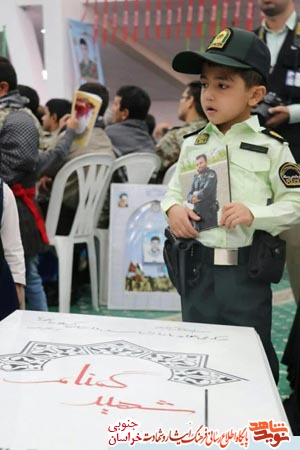 اگرمیگوییم آمریکا هیچ غلطی نمی تواند بکند به واسطه خون شهدا است اگرمیگوییم آمریکا هیچ غلطی نمی تواند بکند به واسطه خون شهدا است