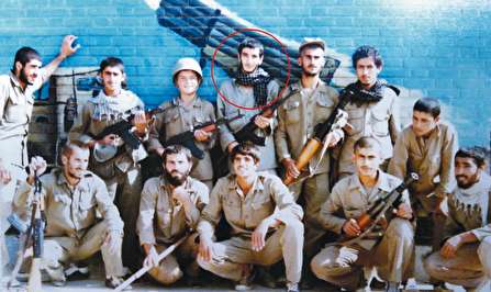 زیر آتش دشمن هیچکس حاضر به رهاکردن نمازش نشد زیر آتش دشمن هیچکس حاضر به رهاکردن نمازش نشد