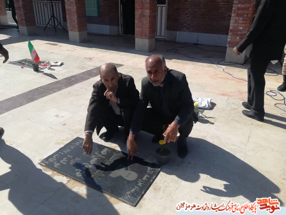 گزارش تصویری | از زنگ انقلاب و رژه موتور سواران تاعطر افشانی گلزار ملکوتی شهدای رودان گزارش تصویری | از زنگ انقلاب و رژه موتور سواران تاعطر افشانی گلزار ملکوتی شهدای رودان