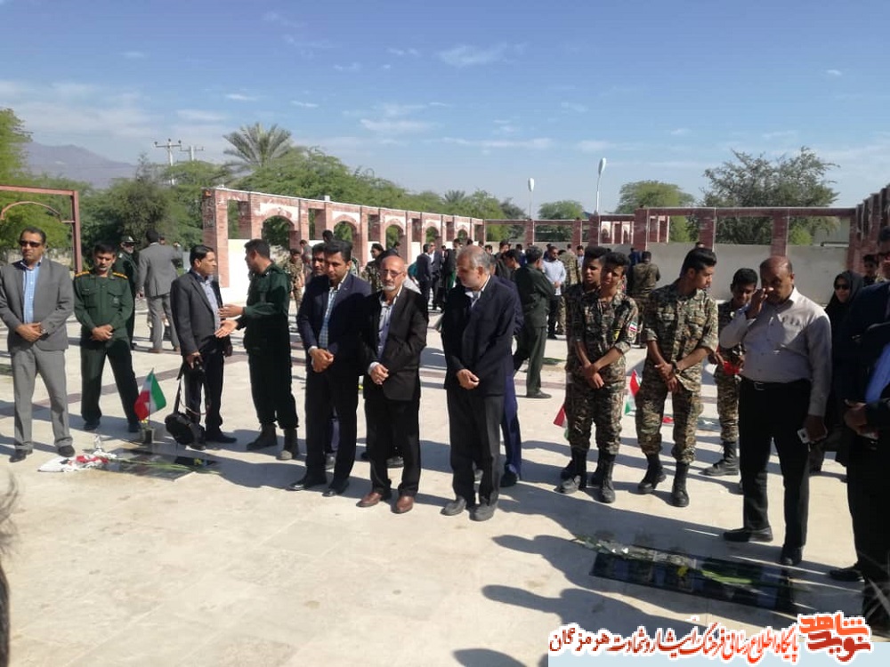 گزارش تصویری | از زنگ انقلاب و رژه موتور سواران تاعطر افشانی گلزار ملکوتی شهدای رودان گزارش تصویری | از زنگ انقلاب و رژه موتور سواران تاعطر افشانی گلزار ملکوتی شهدای رودان