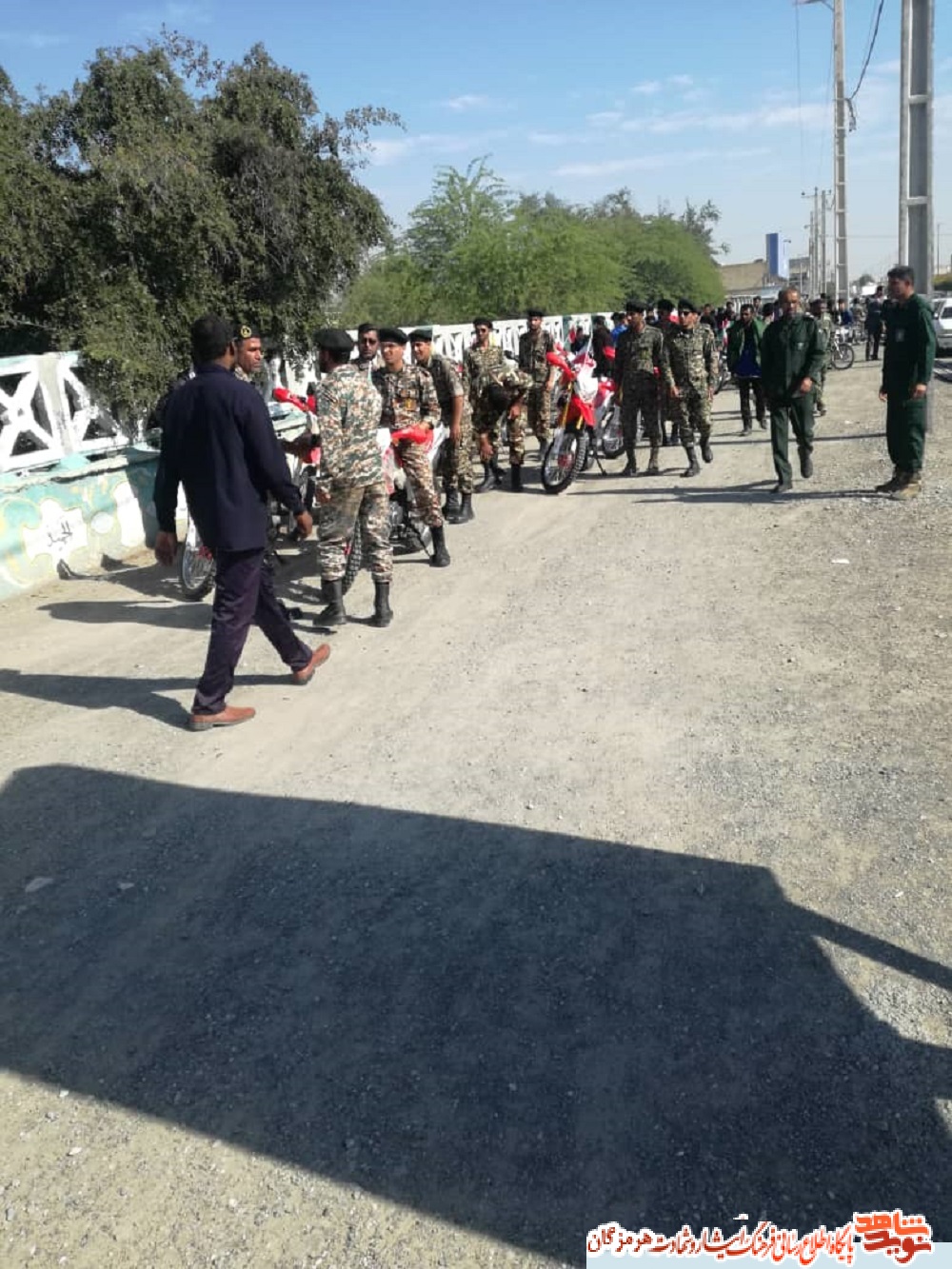 گزارش تصویری | از زنگ انقلاب و رژه موتور سواران تاعطر افشانی گلزار ملکوتی شهدای رودان گزارش تصویری | از زنگ انقلاب و رژه موتور سواران تاعطر افشانی گلزار ملکوتی شهدای رودان