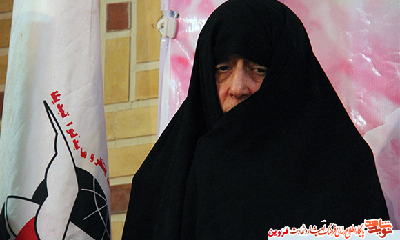 در 16 سالگی وارد زندگی جدید شدم/ هیچ تردیدی برای فعالیتهای انقلابی همسرم نداشتم در 16 سالگی وارد زندگی جدید شدم/ هیچ تردیدی برای فعالیتهای انقلابی همسرم نداشتم
