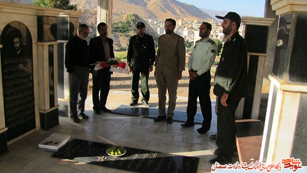 در هفته دفاع مقدس گلزار شهدای مهدیشهر گلباران شد در هفته دفاع مقدس گلزار شهدای مهدیشهر گلباران شد