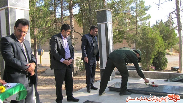 در هفته دفاع مقدس گلزار شهدای مهدیشهر گلباران شد در هفته دفاع مقدس گلزار شهدای مهدیشهر گلباران شد
