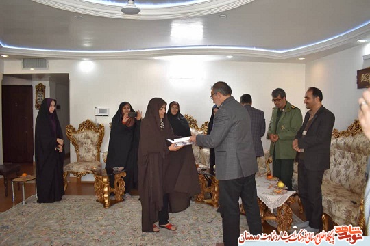 دیدار دانش آموزان مدرسه دخترانه شاهد شاهرود از همسر شهید عباس دوست محمدی دیدار دانش آموزان مدرسه دخترانه شاهد شاهرود از همسر شهید عباس دوست محمدی