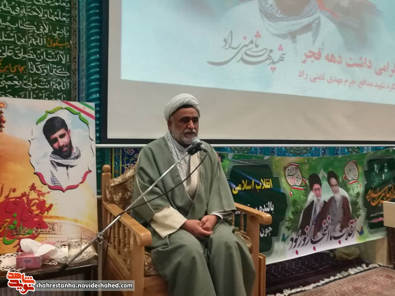 مساجد سنگر انقلاب هستند