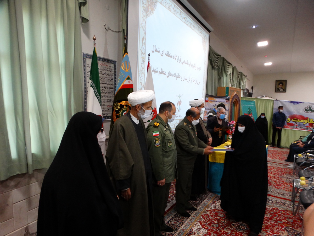 تجلیل از فرزندان شهدای ارتش در بنیاد خراسان رضوی تجلیل از فرزندان شهدای ارتش در بنیاد خراسان رضوی