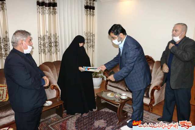 دیدار مسئولین بنیاد شهید و امور ایثارگران با خانواده های شهدا و جانباران هشت سال دفاع مقدس استان اردبیل
