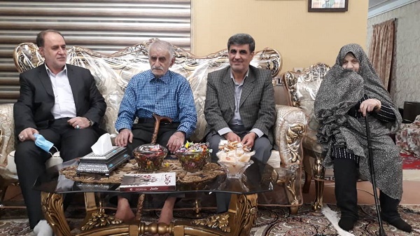 مجید صفدریان با خانوادههای شهدا دیدار کرد مجید صفدریان با خانوادههای شهدا دیدار کرد