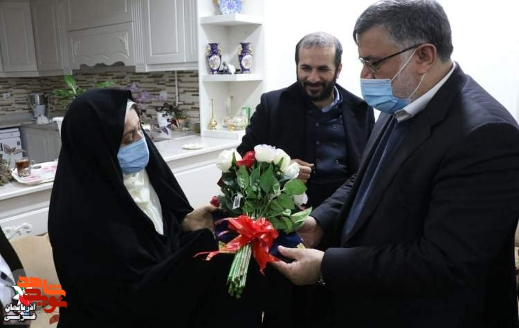خدمت به ایثارگران وظیفه مسئولین است خدمت به ایثارگران وظیفه مسئولین است
