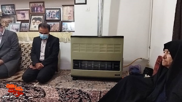 گزارش تصویری/ دیدار مدیرکل بنیاد شهید لرستان با مادر شهیدان «اصغر و رسول زیودار»