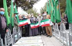 آیین مهمانی لاله ها در گلزارهای شهدای بهشت معصومه استان قم