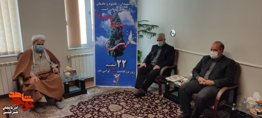 خدمت به جامعه ایثارگری امری مقدس است