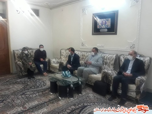 تجلیل رئیس بنیاد شهید دورود از خانواده جانباز متوفی «حاج اصغر فلاحی»
