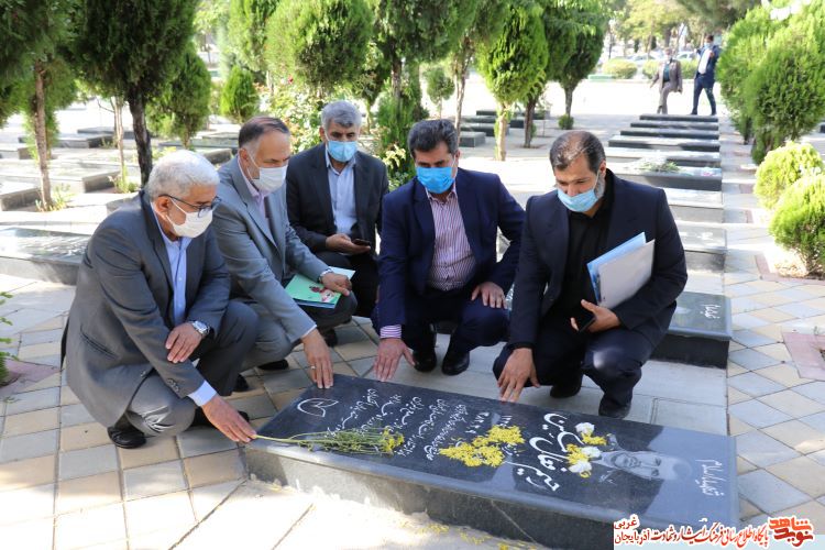 گزارش تصویری/ادای احترام معاون تعاون و امور اجتماعی بنیاد شهید و امور ایثارگران به مقام شامخ شهدای آذربایجان غربی