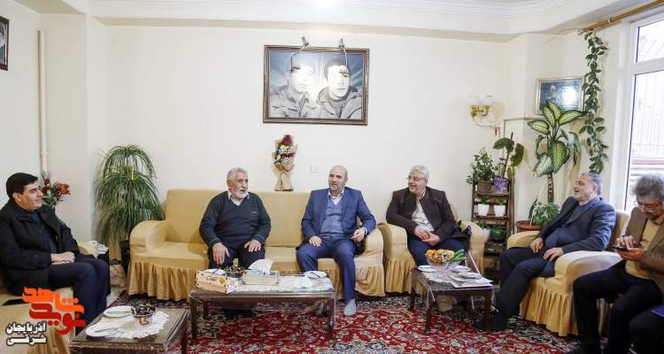 دیدار استاندار و مدیرکل بنیاد آذربایجان شرقی با پدر شهیدان «خانمحمدی»