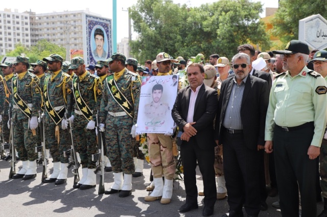 تشییع پیکر مطهر شهید «مسعود پرکاس» در بندرعباس تشییع پیکر مطهر شهید «مسعود پرکاس» در بندرعباس
