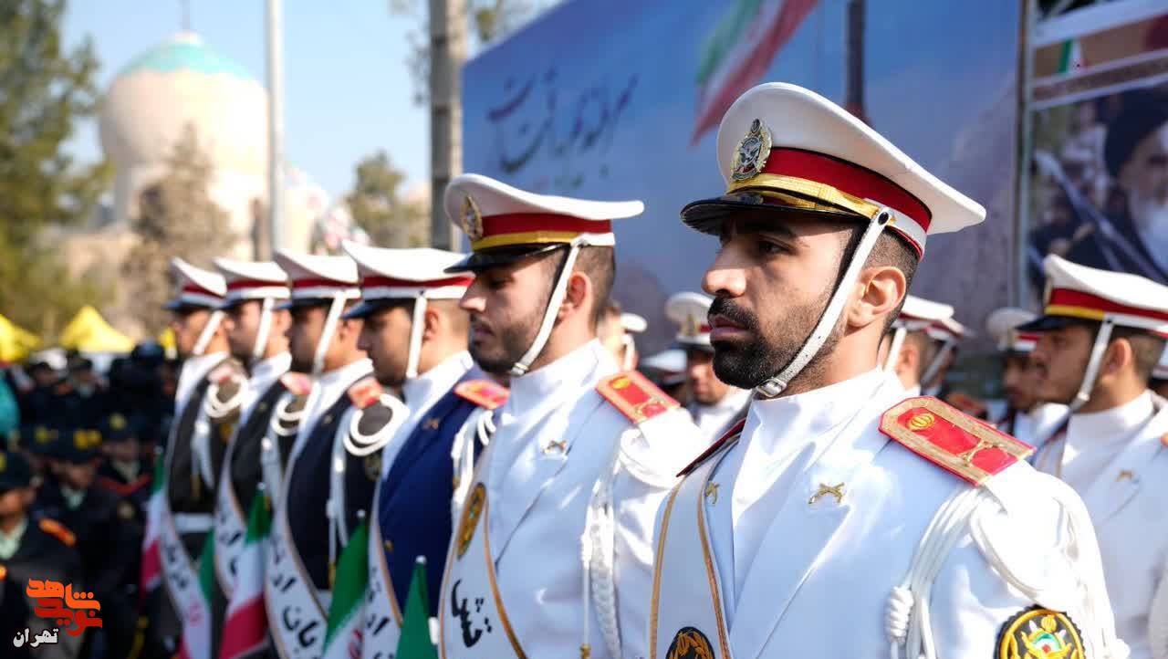 حضور خانواده های معظم شهدا و ایثارگران و مسئولین بنیاد شهید تهران بزرگ در مراسم گلباران جایگاه جلوس حضرت امام خمینی(ره) در بهشت زهرای تهران