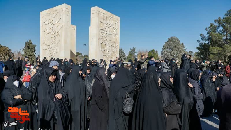 بدرقه و تشییع پیکر مطهر مادر شهیدان جوادنیا در تهران