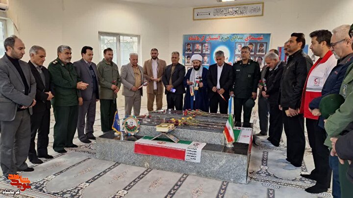 مزار شهدای گمنام شهرستان دالاهو گلباران شد+تصاویر