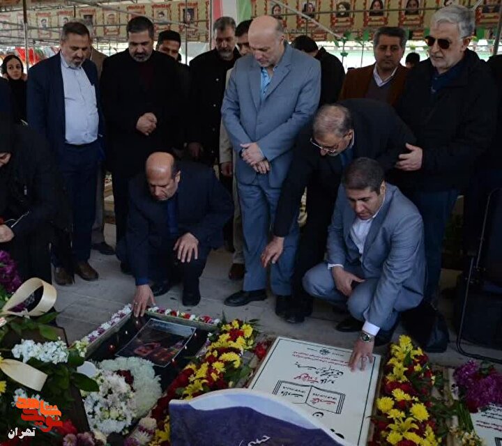 آیین ملی «مهمانی لاله‌ها» با گلباران و عطر افشانی مزار شهدا در بهشت زهرا(س) برگزار شد