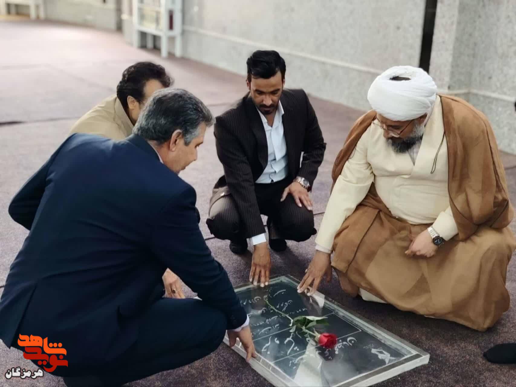برگزاری مراسم «مهمانی لالهها» در گلزار شهدای حاجیآباد برگزاری مراسم «مهمانی لالهها» در گلزار شهدای حاجیآباد