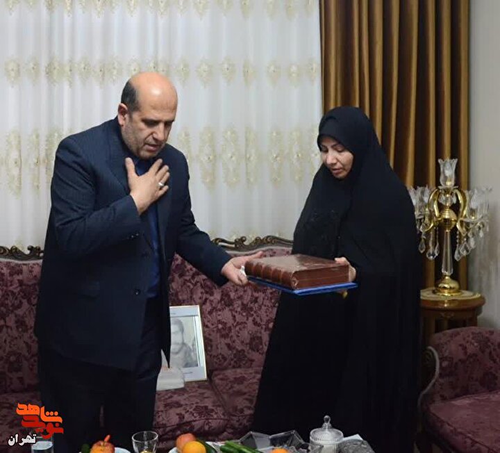 دیدار مدیرکل بنیاد شهید تهران بزرگ با خانواده شهدای مردمی اغتشاشات اخیر...