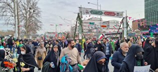 لبیک پرشور مردم تهران و خانواده‌های معظم شهدا...