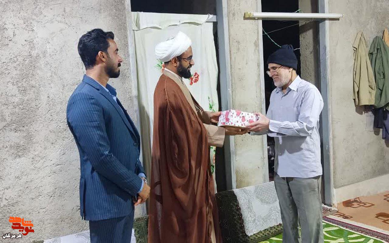 دیدار مسئولان حاجیآباد با خانواده جانبازان دیدار مسئولان حاجیآباد با خانواده جانبازان
