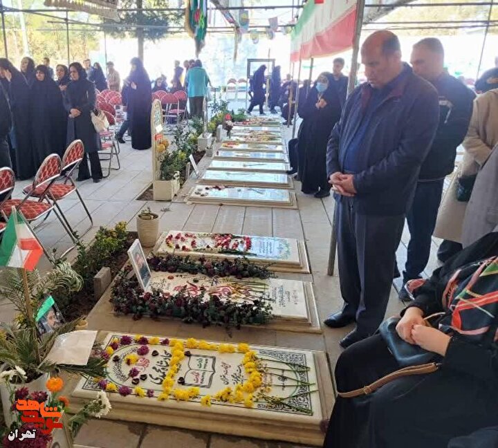 حضور مدیرکل بنیاد شهید تهران بزرگ در قطعه ۴۲ گلزار شهدای بهشت زهرا(س)