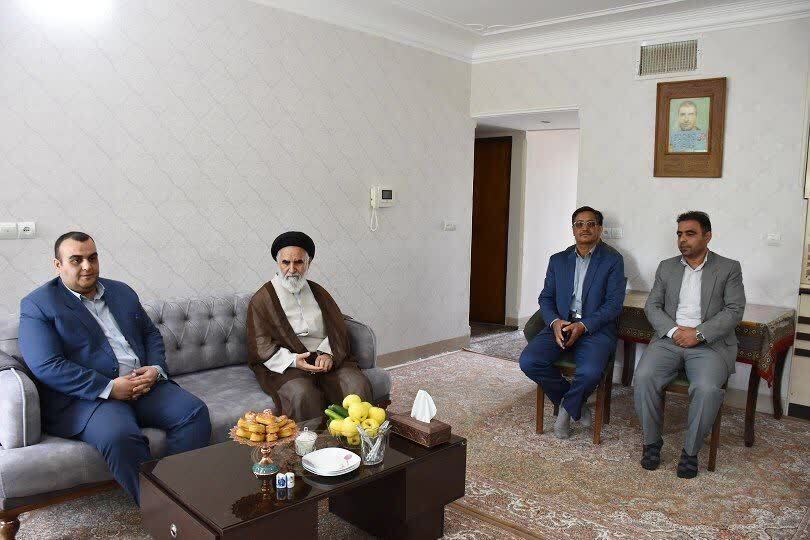 مسئولان شهرستان اسفراین با خانواده شهید «لعل قادری» دیدار کردند