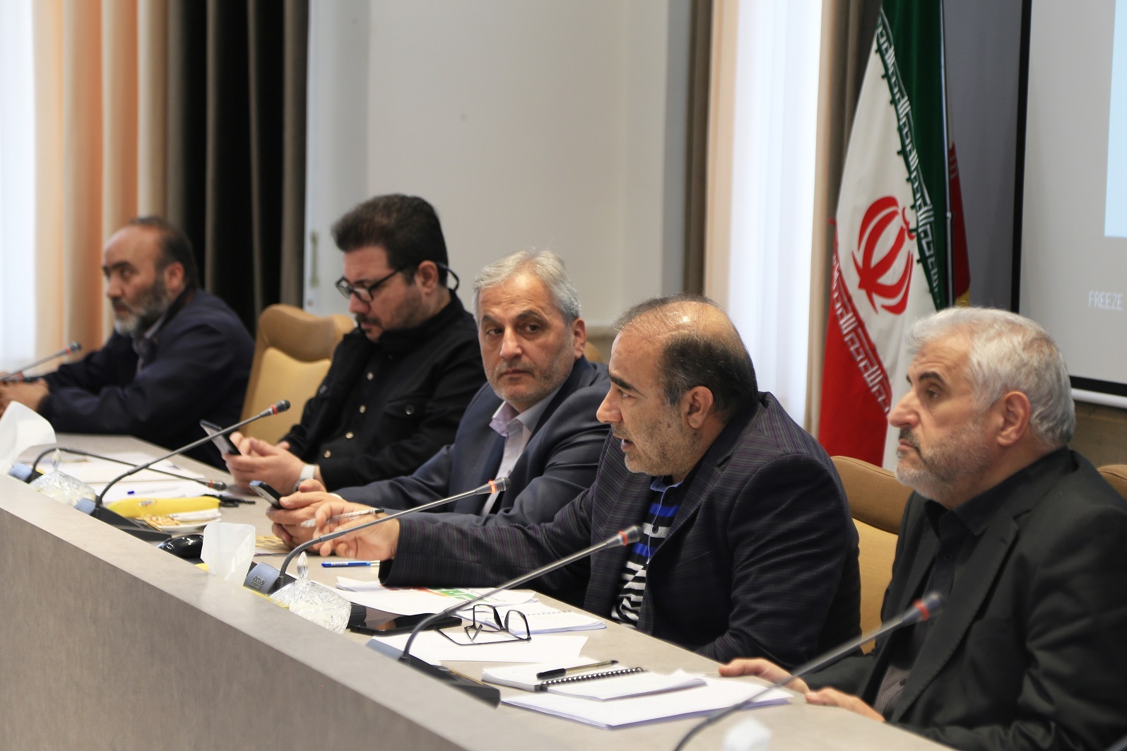 جلسۀ هماهنگی برگزاری سوگواره ملی شعر شهیدان خدمت برگزار شد
