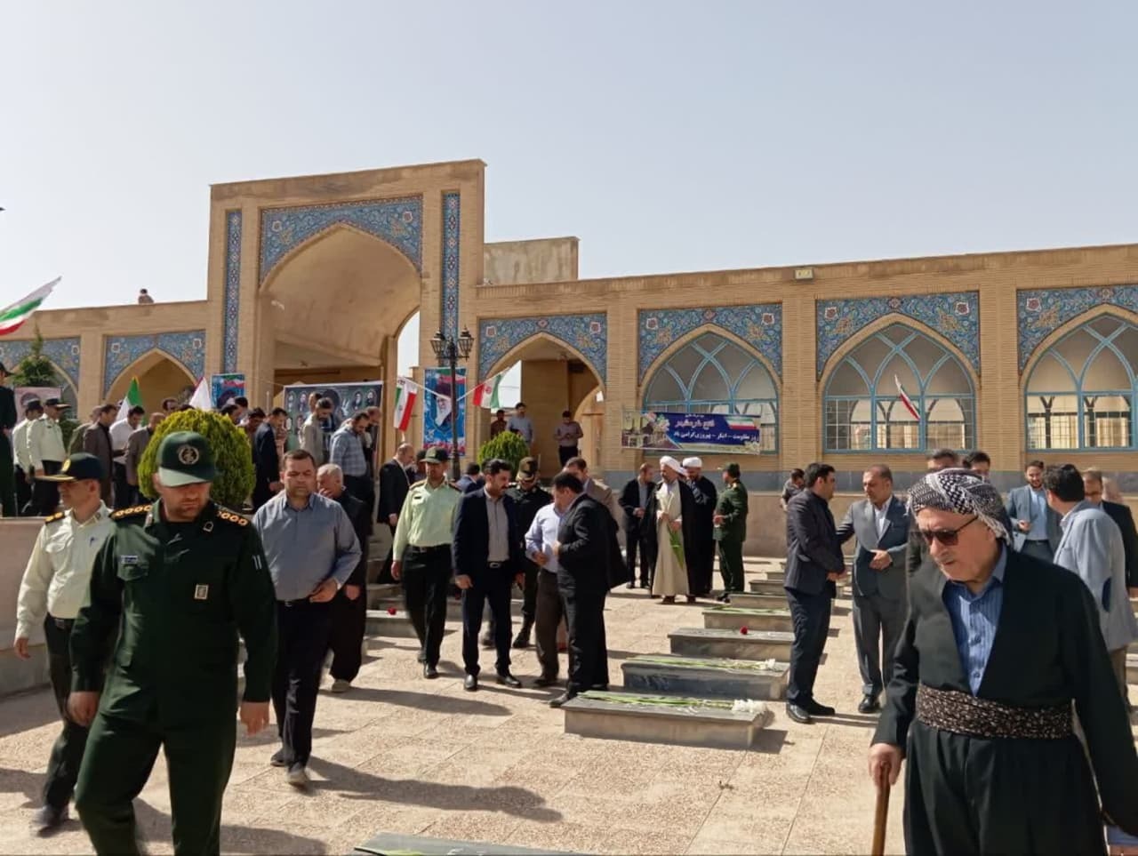 غبارروبی ، عطر افشانی و گلباران مزار مطهر شهدا
