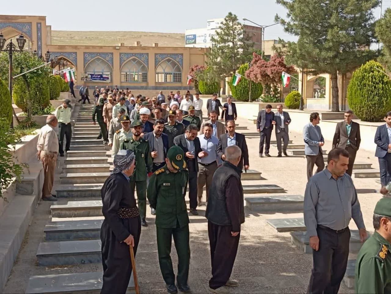 غبارروبی ، عطر افشانی و گلباران مزار مطهر شهدا