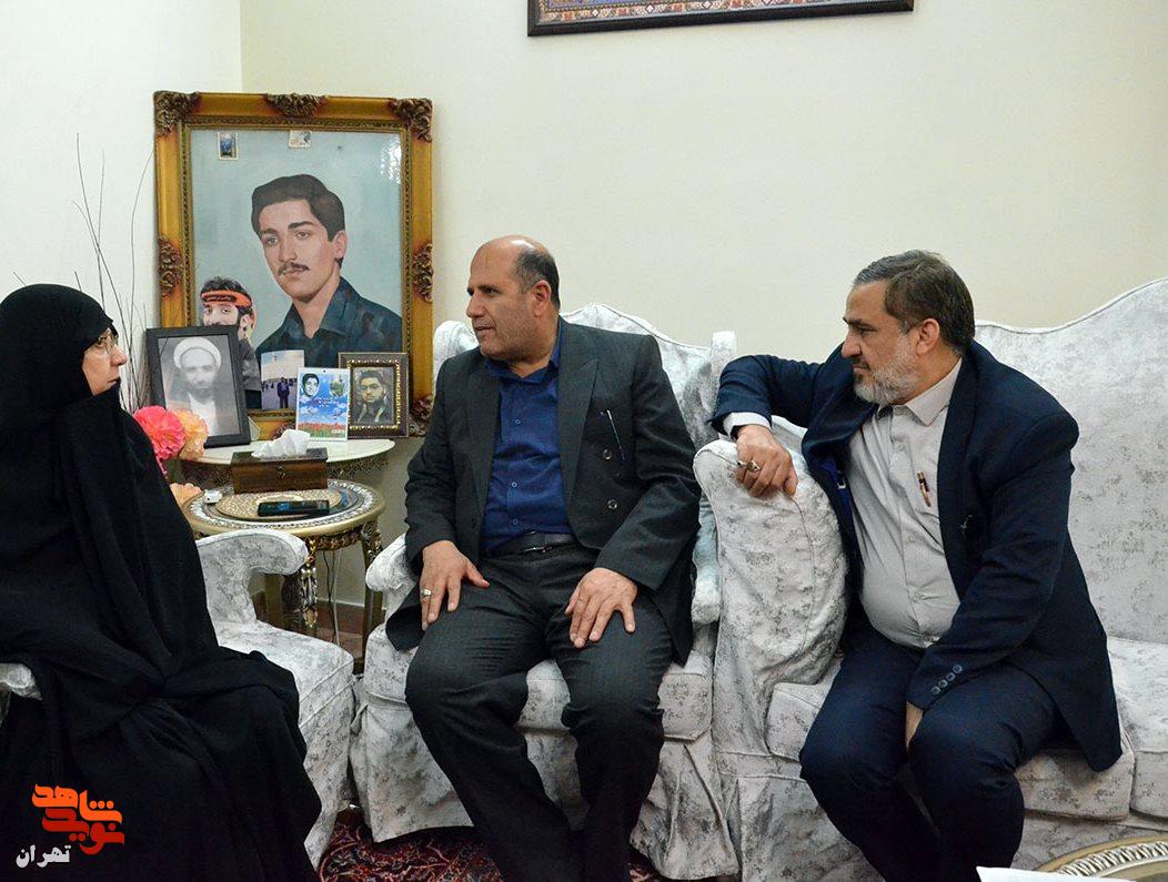 دیدار مدیر کل بنیاد شهید تهران با خانواده شهید «عبدالحسین مالکی» و «مصطفی عطارنیاسر»