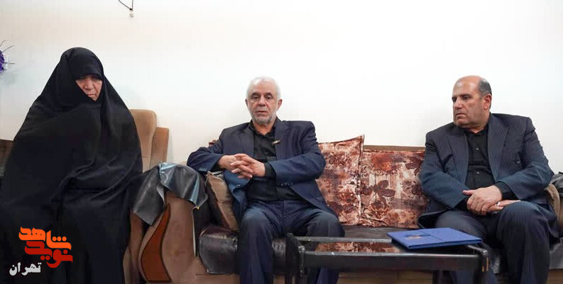 دیدار مدیرکل بنیاد شهید تهران با خانواده شهیدان « سیروس مرادی و محمد قبادی»