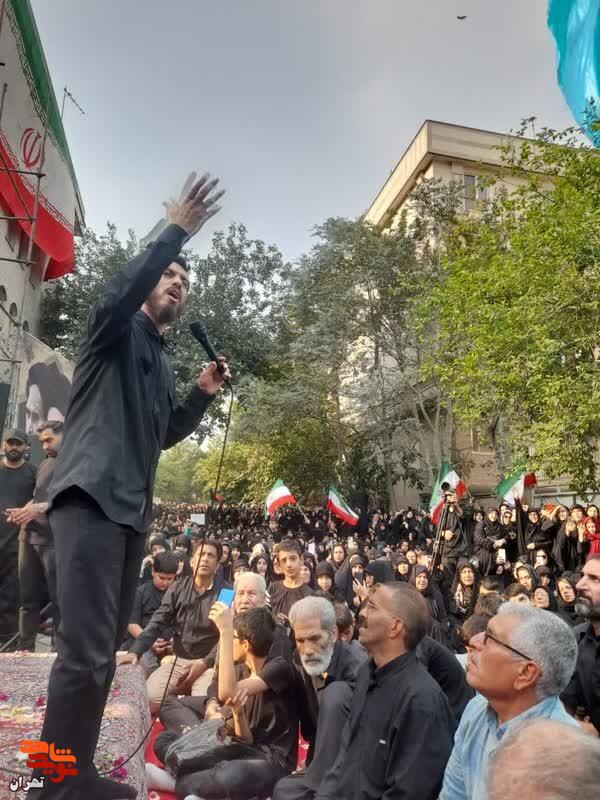 مراسم عزاداری و تجدید بیعت با شهدای حملات تروریستی رژیم منحوس صهیونیستی با مداحی حاج مهدی رسولی،خانواده های معظم شهدای جنگ ۱۲ روزه و همکاران محترم منطقه ۸ در میدان ۶نارمک