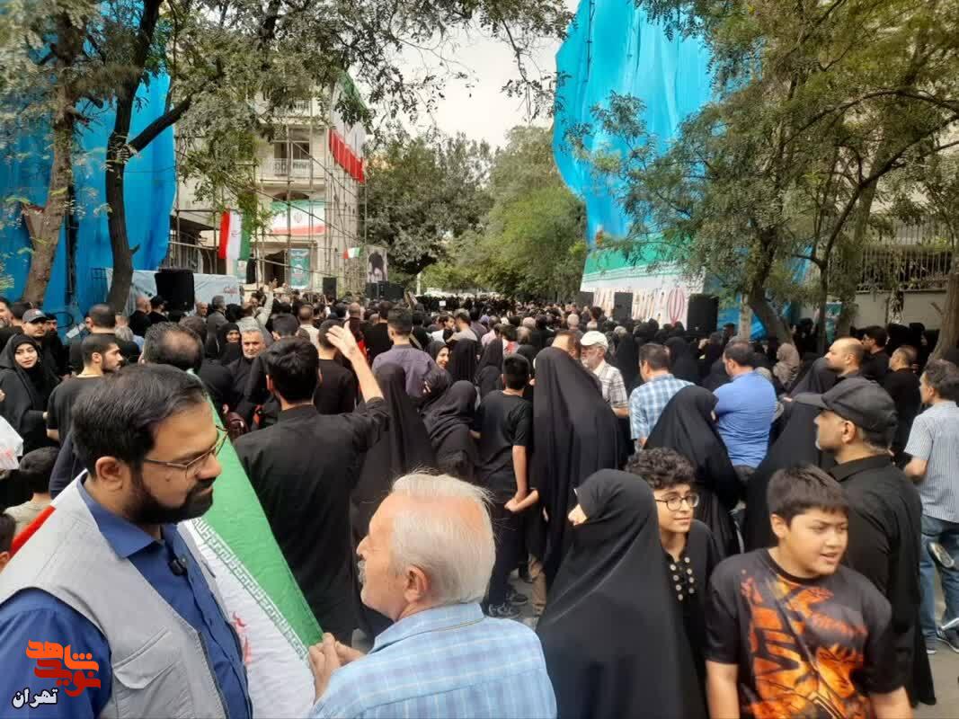 مراسم عزاداری و تجدید بیعت با شهدای حملات تروریستی رژیم منحوس صهیونیستی با مداحی حاج مهدی رسولی،خانواده های معظم شهدای جنگ ۱۲ روزه و همکاران محترم منطقه ۸ در میدان ۶نارمک