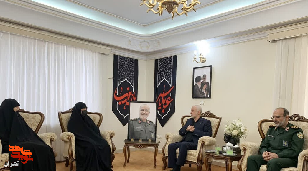 دیدار مدیرکل بنیاد شهید تهران با خانواده سردار سرلشکر شهید«حسین سلامی»