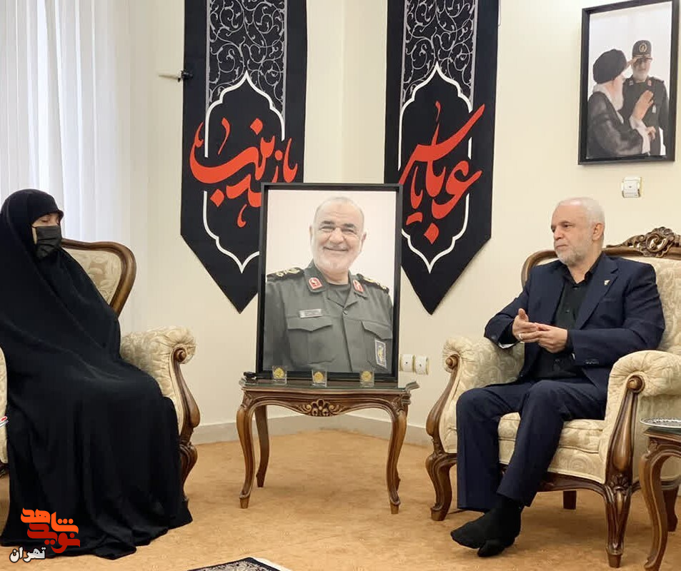 دیدار مدیرکل بنیاد شهید تهران با خانواده سردار سرلشکر شهید«حسین سلامی»