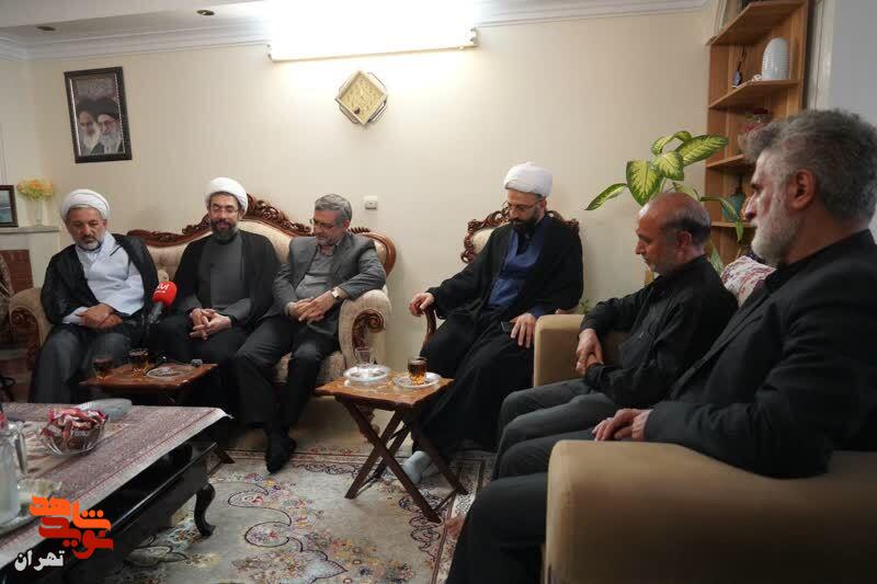 دیدار رئیس نهاد رهبری در دانشگاه‌ها و مسئولان بنیاد شهید با خانواده «شهیدان ساداتی و هاشمی تبار»
