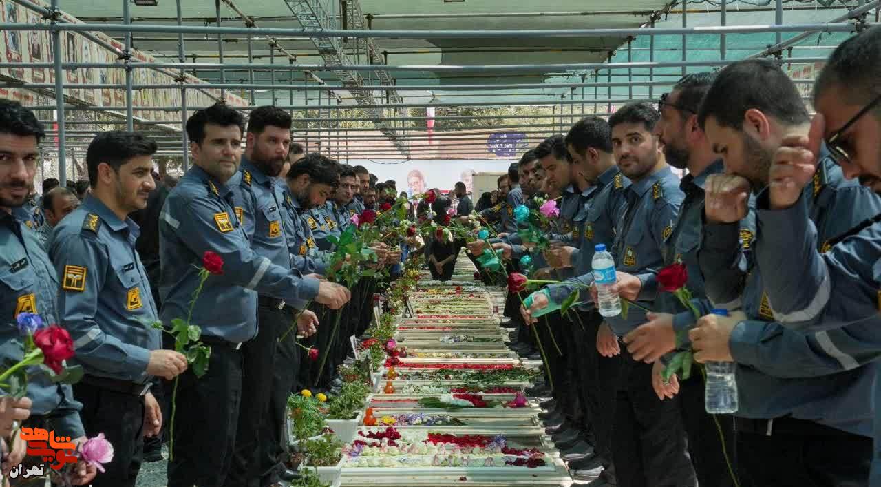 ادای احترام کارکنان یگان حفاظت متروی تهران به مقام شامخ شهدای