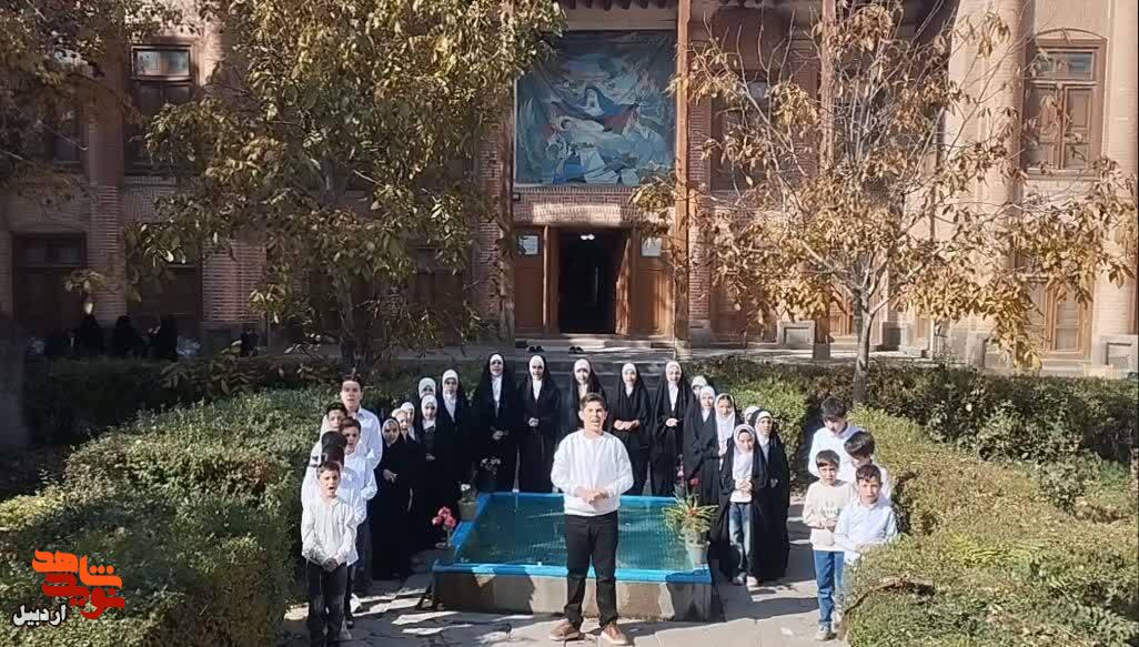 اجرای سرود توسط فرزندان پاسداران در موزه شهدای اردبیل+ فیلم اجرای سرود توسط فرزندان پاسداران در موزه شهدای اردبیل+ فیلم