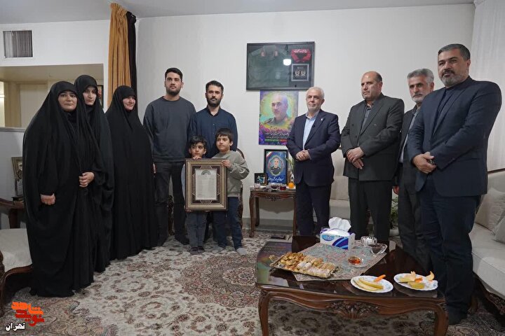 دیدار رئیس بنیاد شهید و مدیرکل بنیاد شهید تهران بزرگ، با خانواده شهید «محمد...